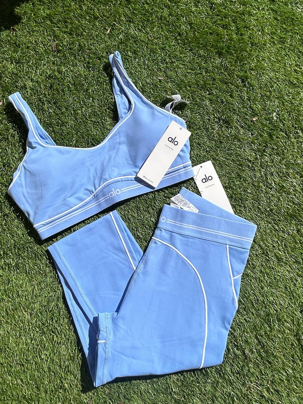 ALO Yoga Sky Blue Sports Bra and Matching Leggings Set